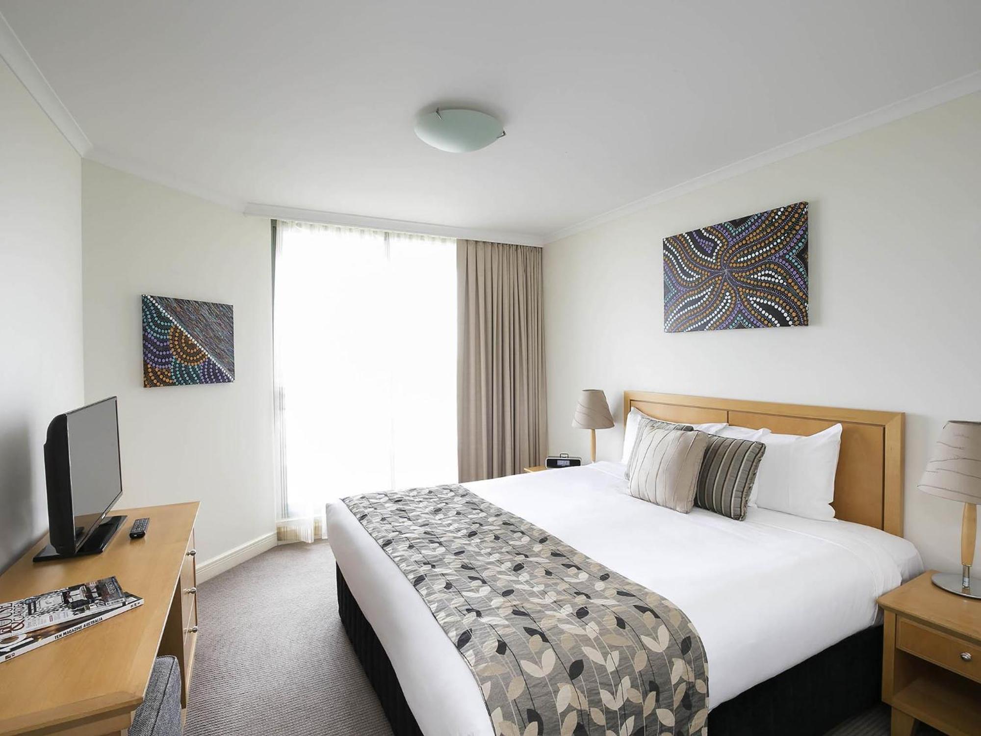 One-Bedroom Apartment One Queen Bed