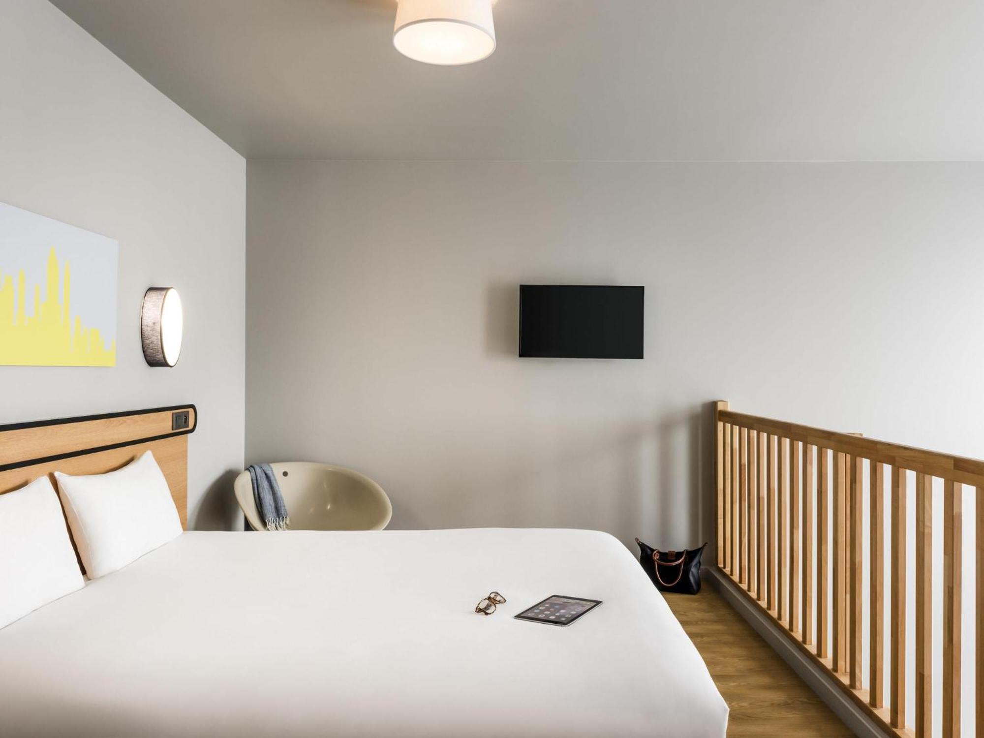 Studio Double bed mezzanine