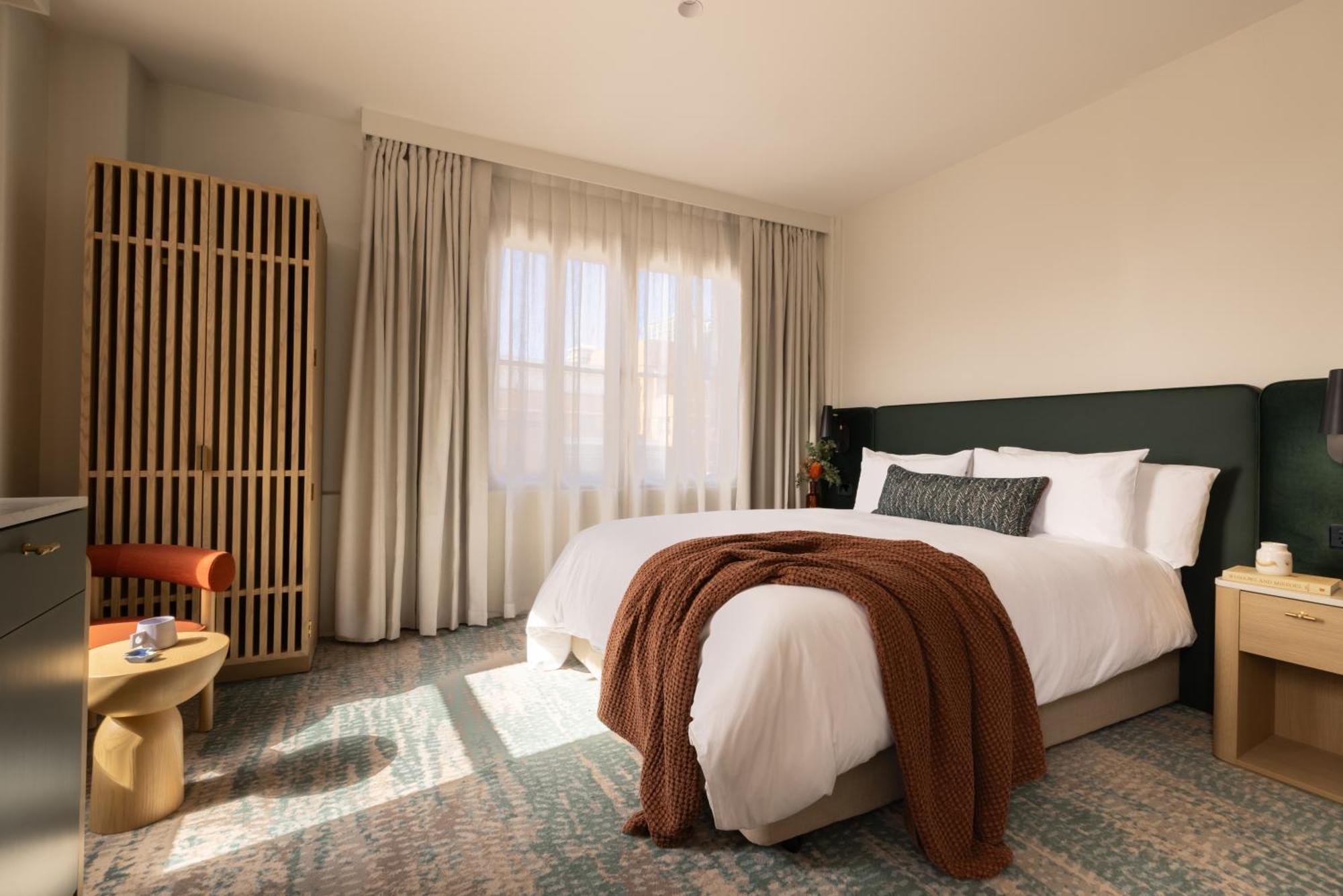 Heritage Queen Room