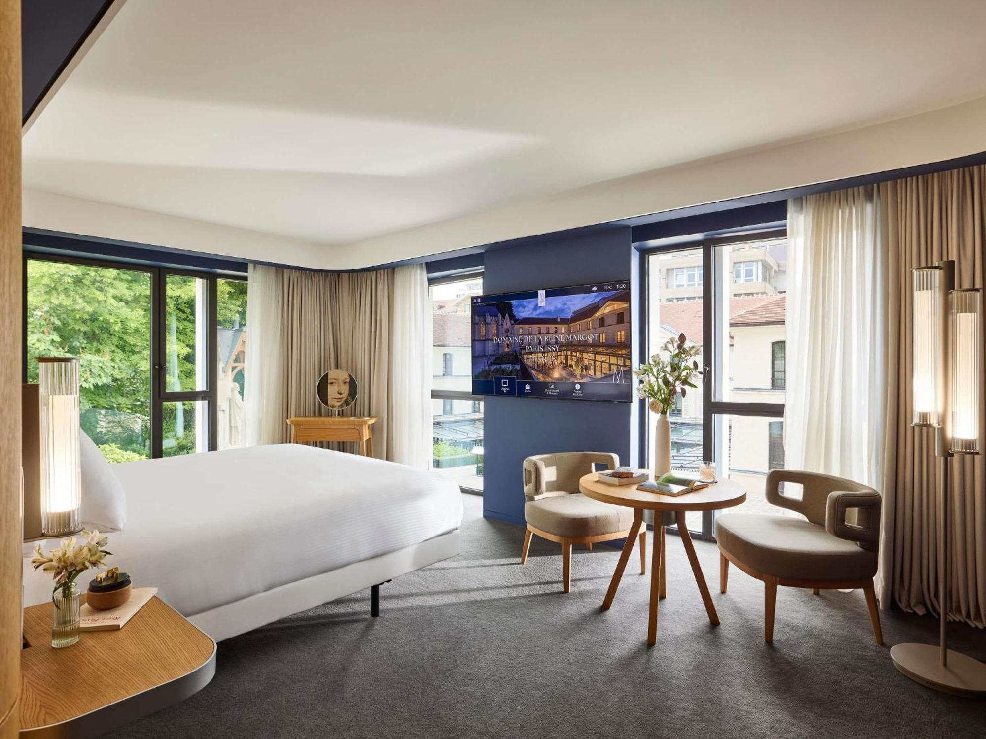 Junior Suite Double Bed Eiffel Tower View