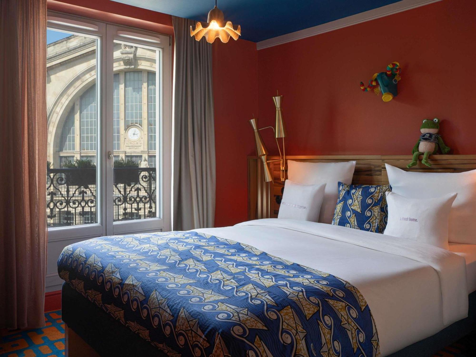 Medium Room Balcony Paris View