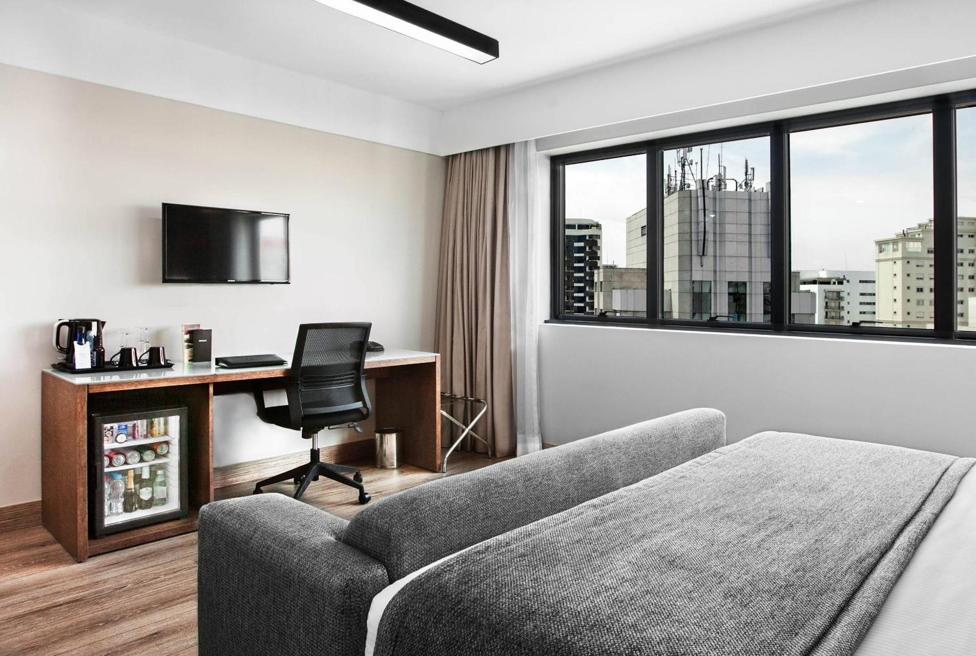 Deluxe Room Queen