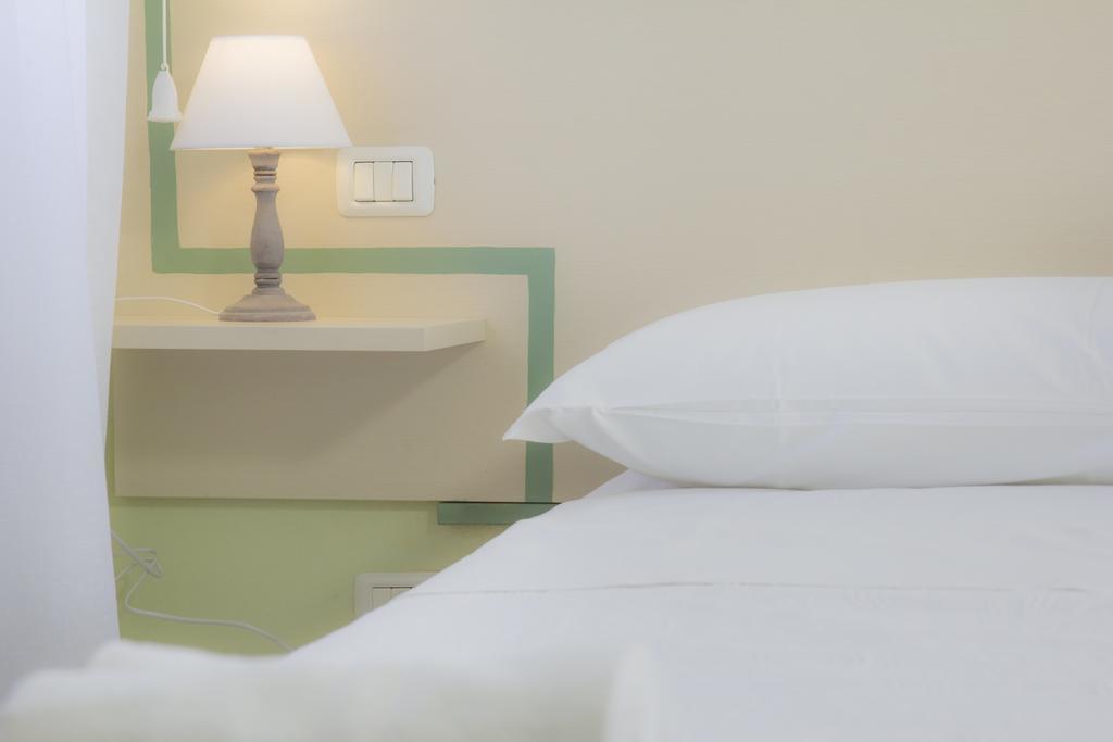 Standard Double or Twin Room,203319157:JPEG