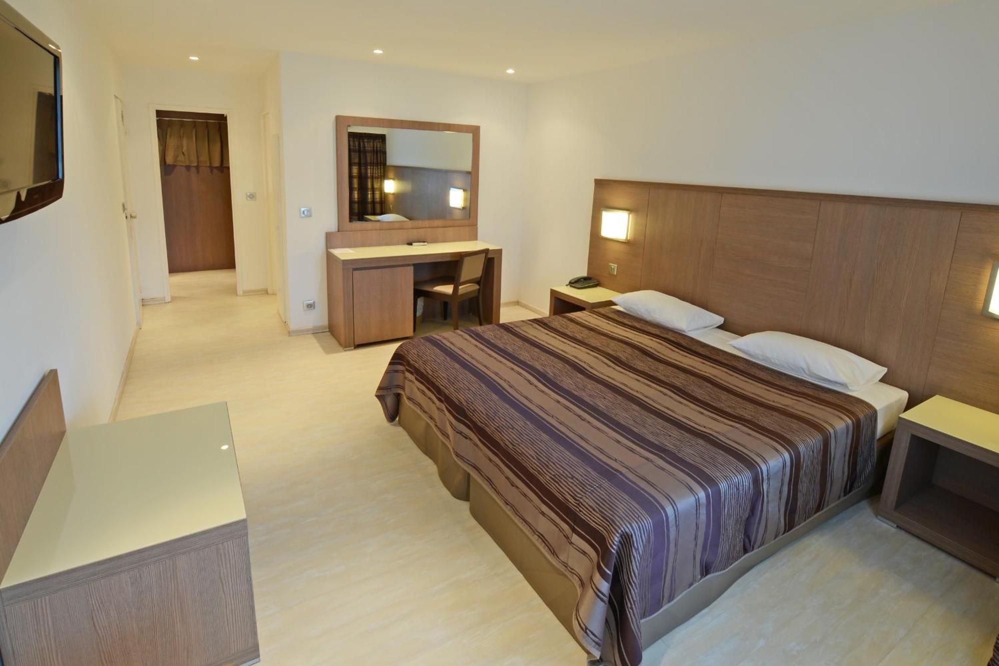Standard Double Room,305290713:JPEG