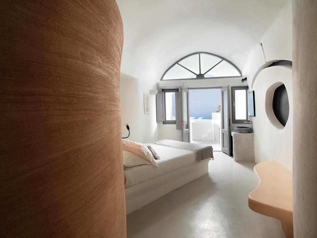 Villa Tholos mit Innenpool, eigenem Whirlpool im Freien und Blick auf die Caldera