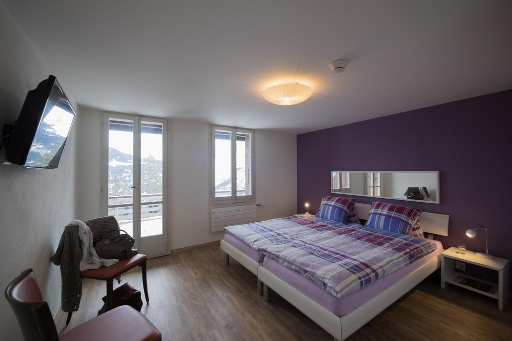 Two-Bedroom Apartment Balcony Mountain View no daily cleaning