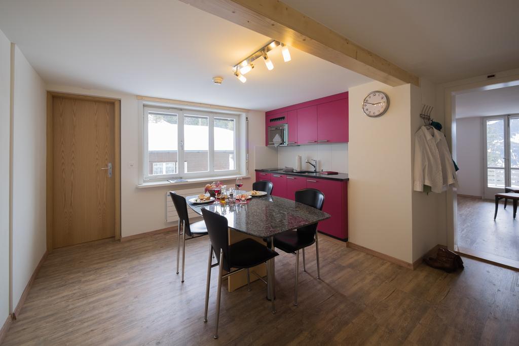 Two-Bedroom Apartment Balcony Mountain View no daily cleaning