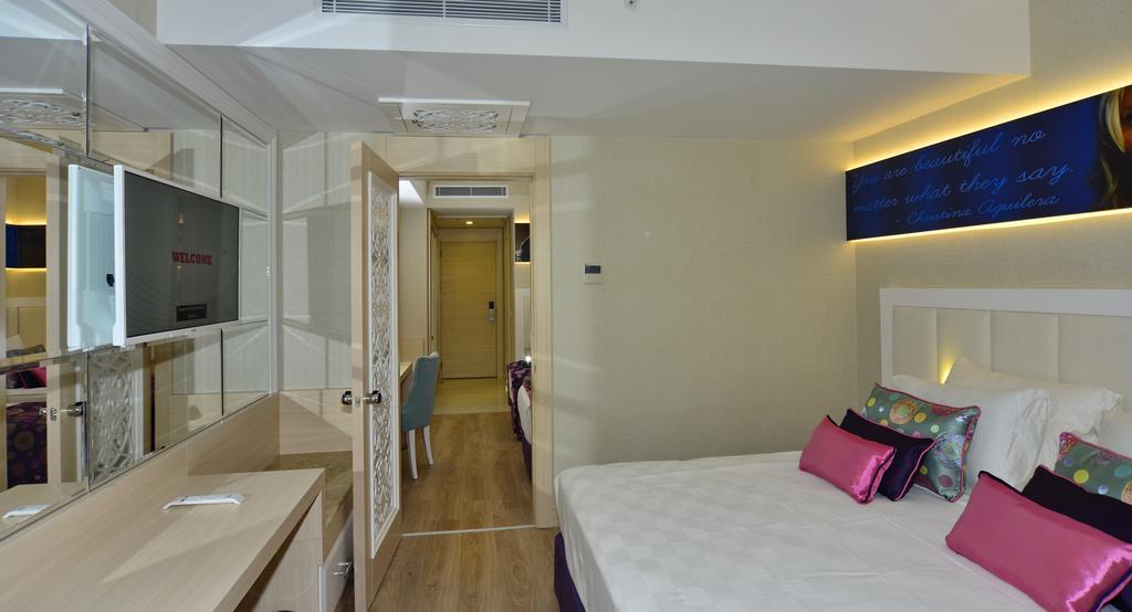 Family Room with Land View (3 Adults + 2 Children),338591749:JPEG