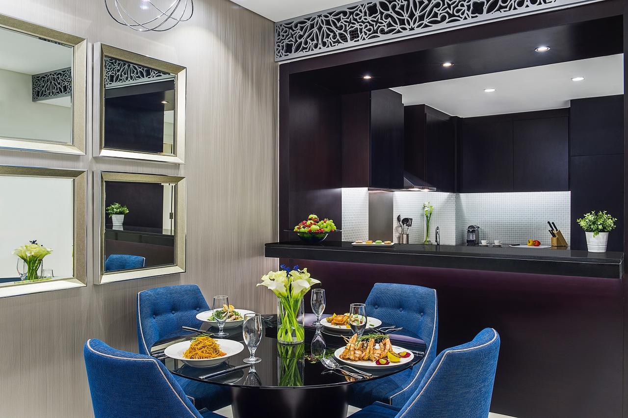 One Bedroom Suite City Skyline View