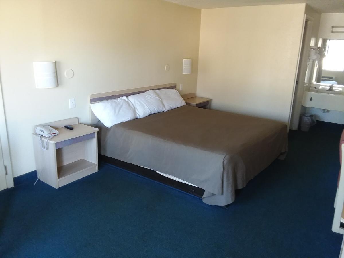 King Room - Non-Smoking,548646486:JPEG