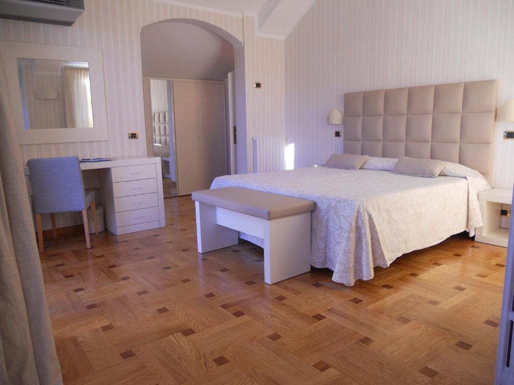 Junior Suite with Sea View and Beach Access