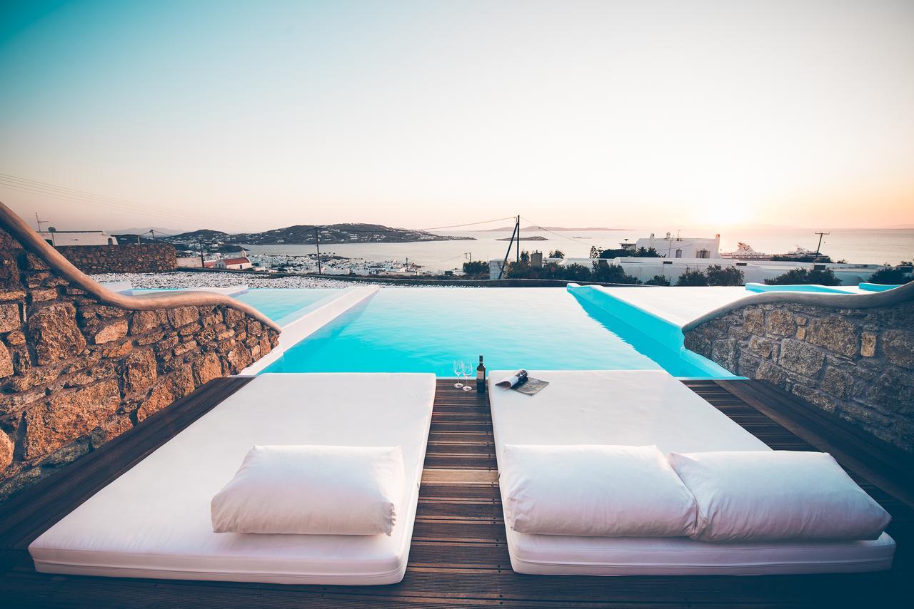 Suite Deluxe avec Piscine Privée Extérieure Chauffée et Bain à Remous