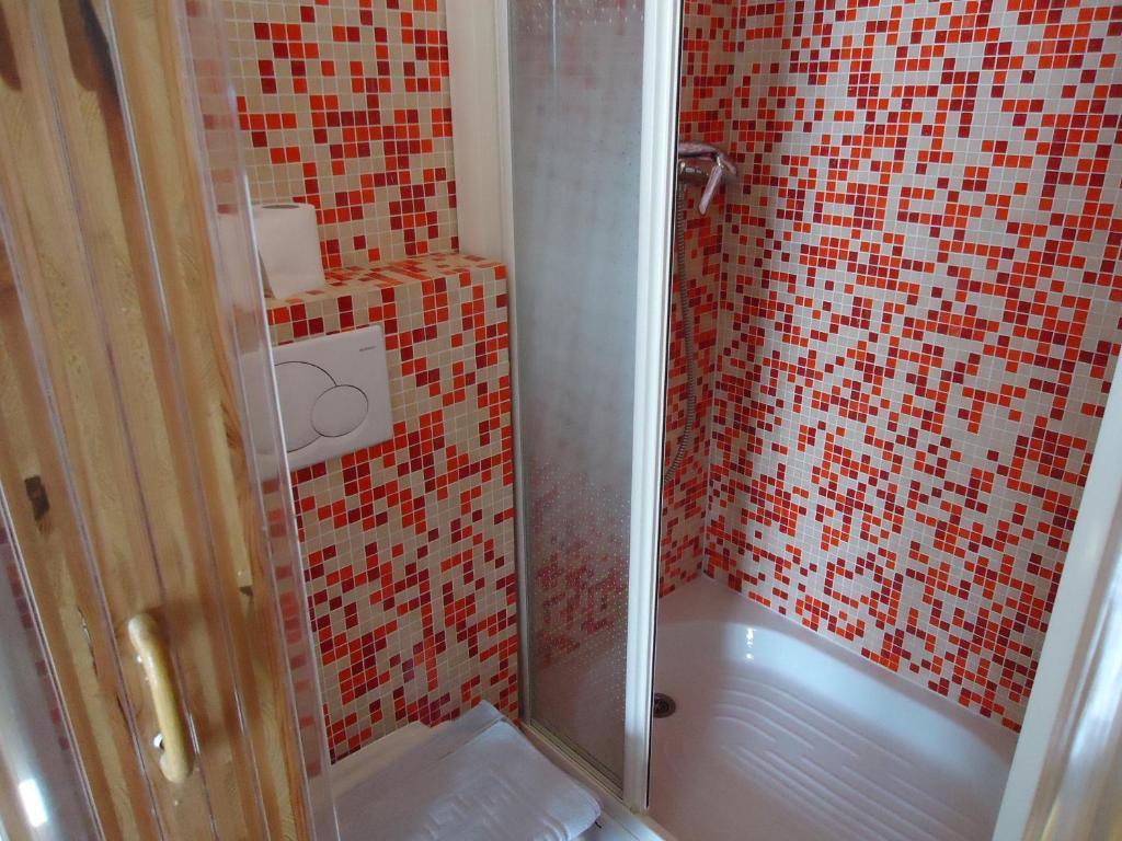 Twin Room with Private Bathroom