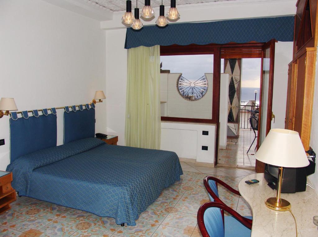 Double or Twin Room Balcony Sea View,76182080:JPEG