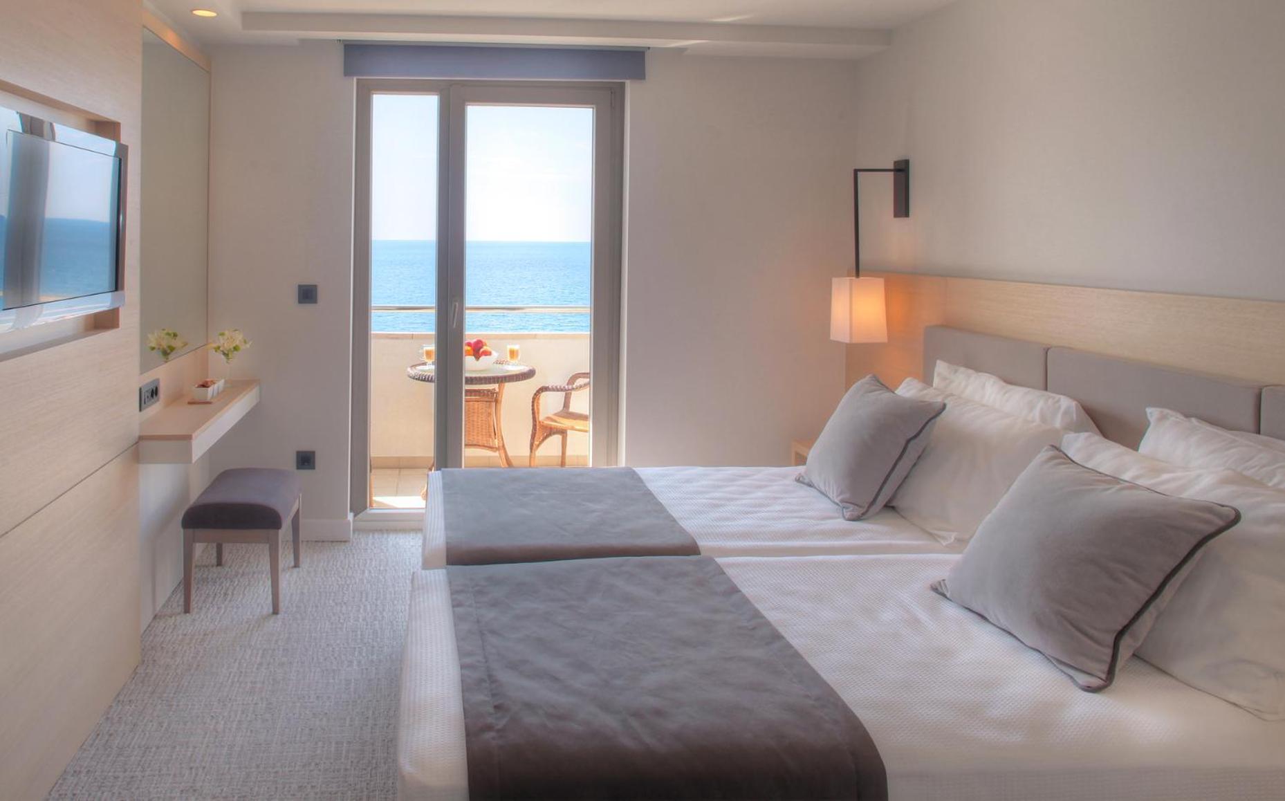 Habitación con balcón y vistas panorámica al mar