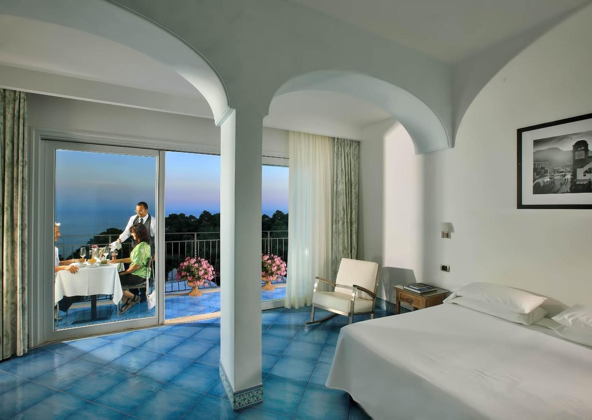 Quarto Deluxe Superior no Último Andar com Varanda e Vista do Mar