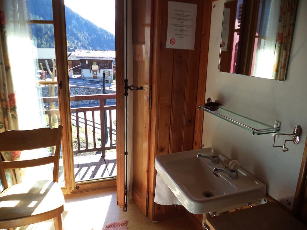 Single Room with Shared Bathroom