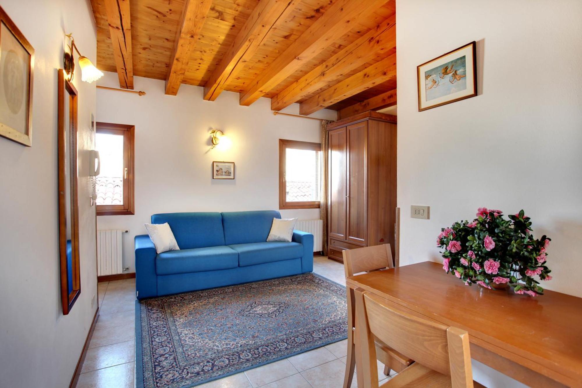 Quadruple Room with Terrace and Canal View,692421942:JPEG