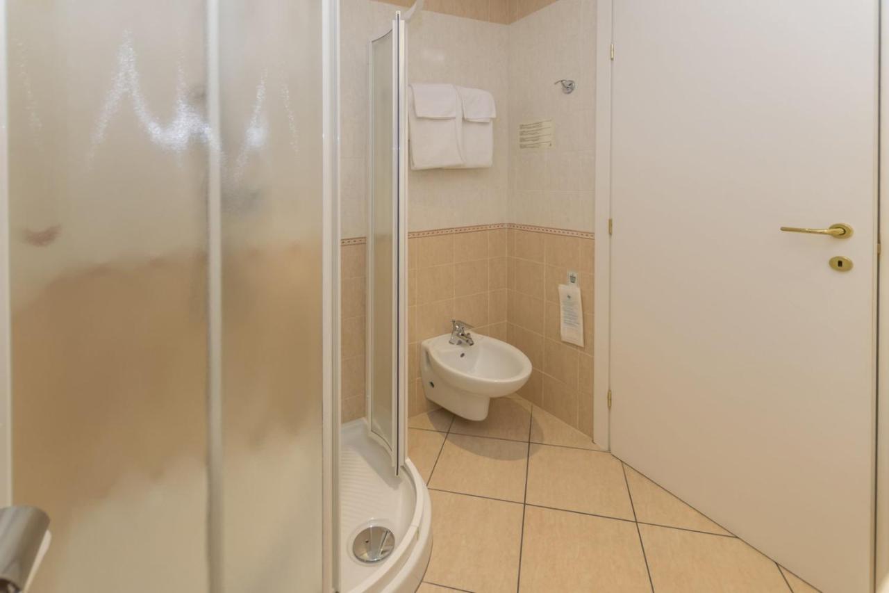 Quarto com Cama de Casal ou 2 de Solteiro