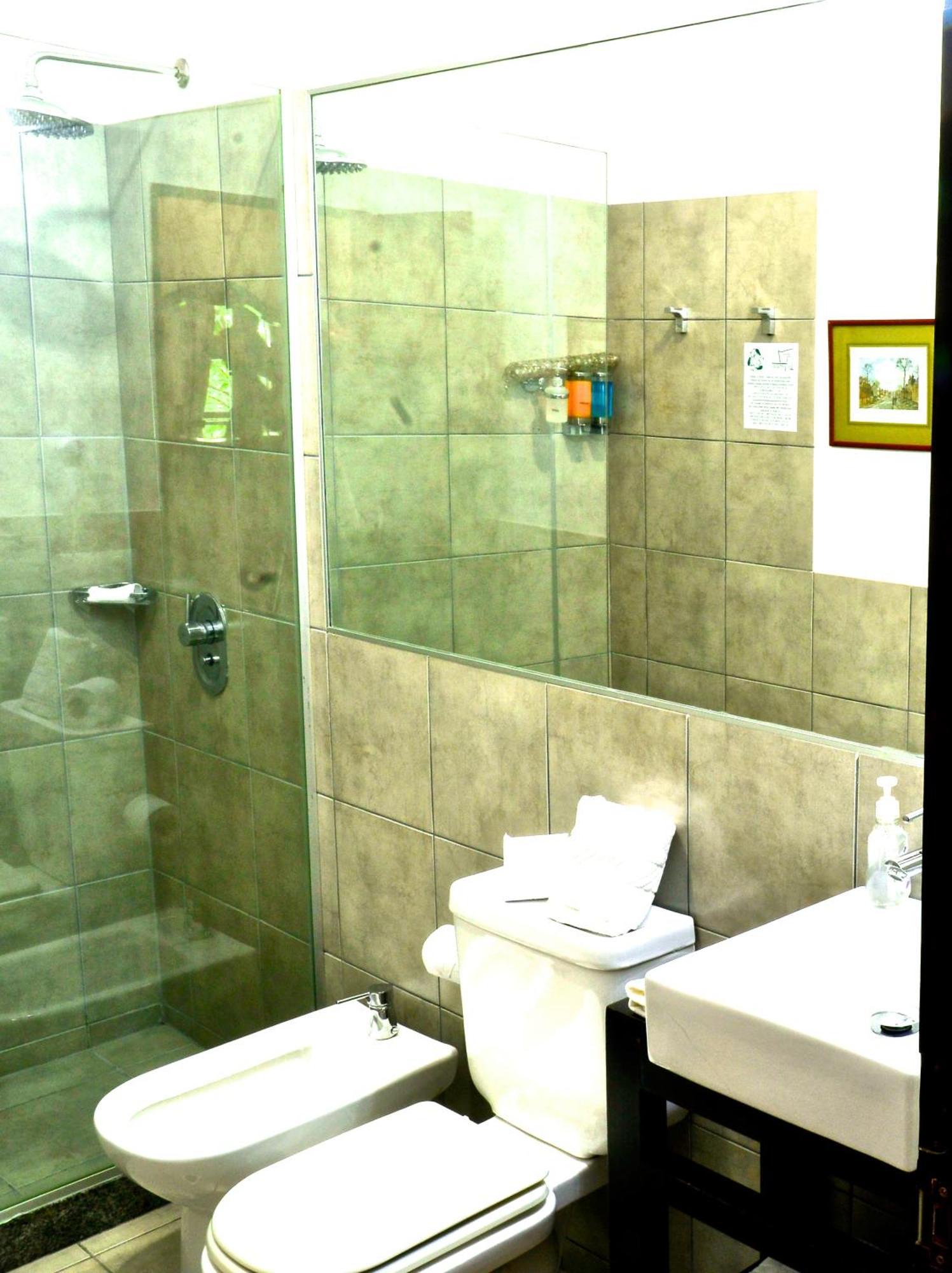 Quarto Superior com 2 Camas de Solteiro e Vista do Jardim
