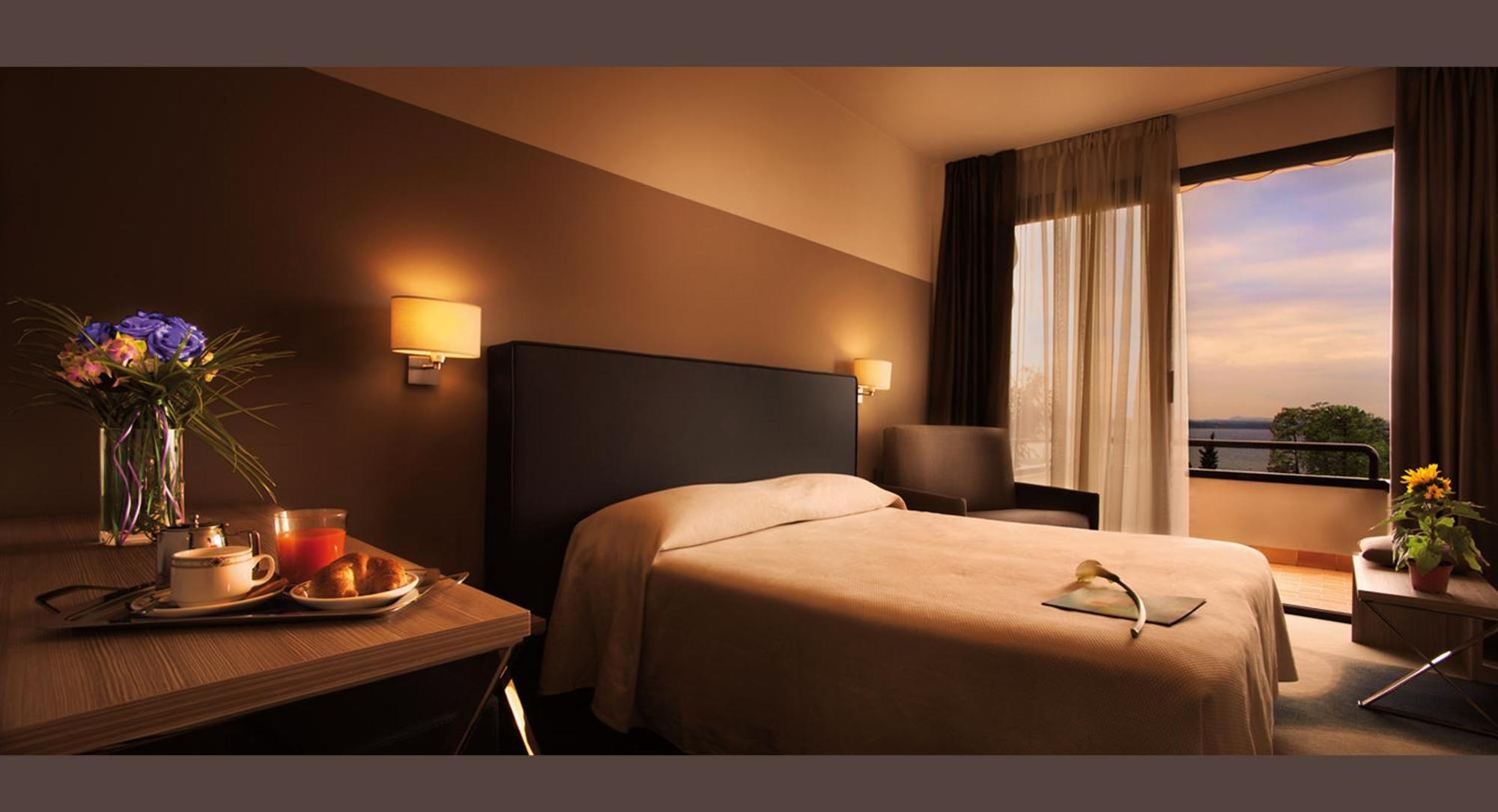 Deluxe Double or Twin Room with Lake View,74096246:JPEG