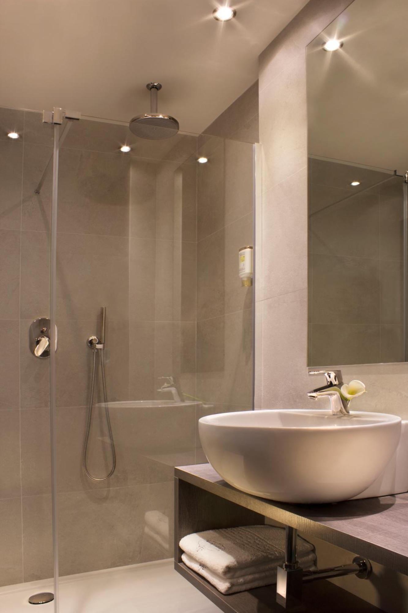 Deluxe Double or Twin Room Lake View