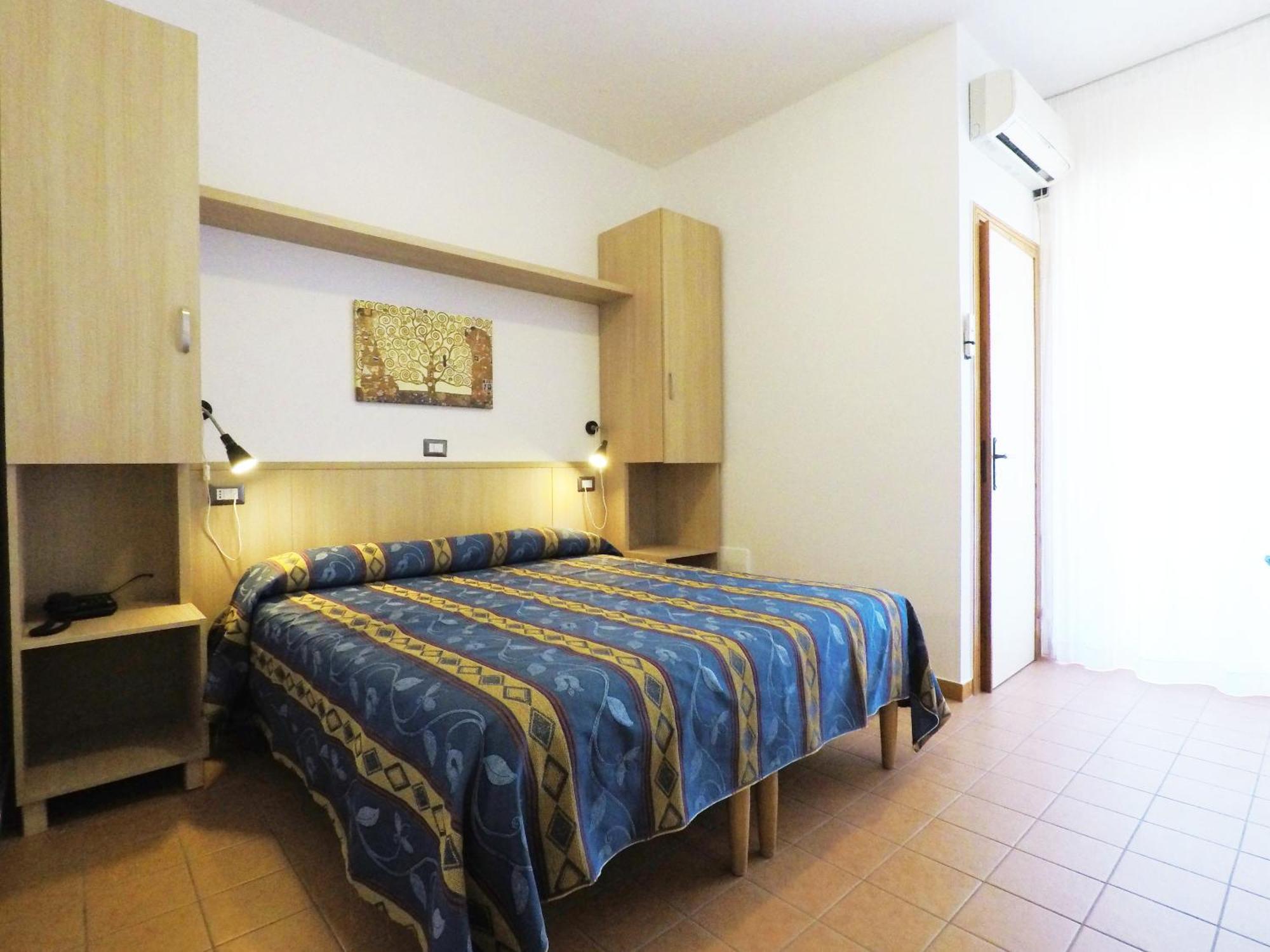 Double or Twin Room,712641727:JPEG