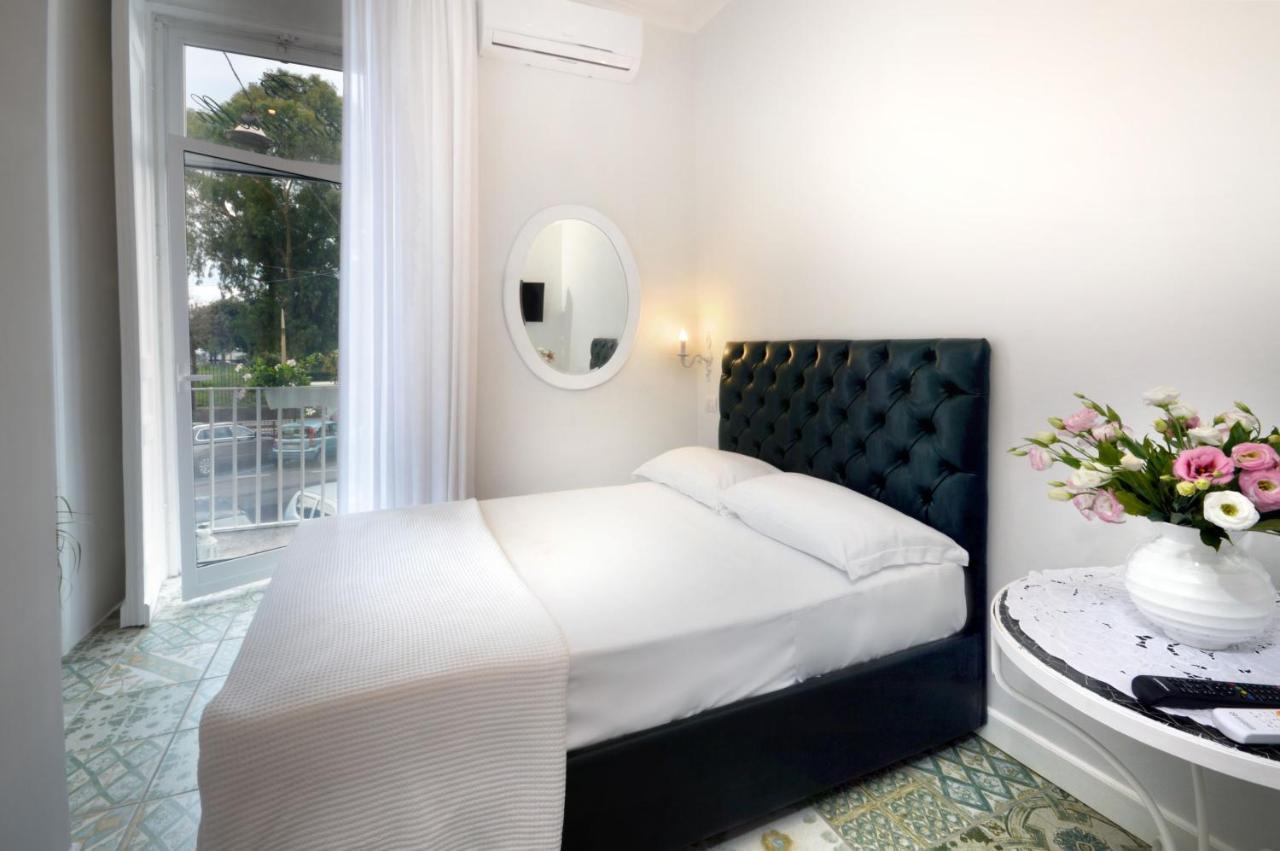 Small Double Room,737326213:JPEG