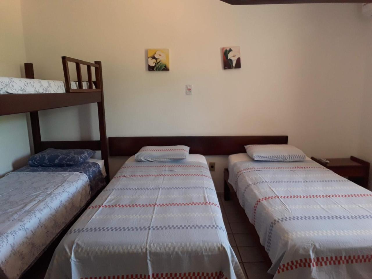 Quarto Família com Vista Lateral do Mar