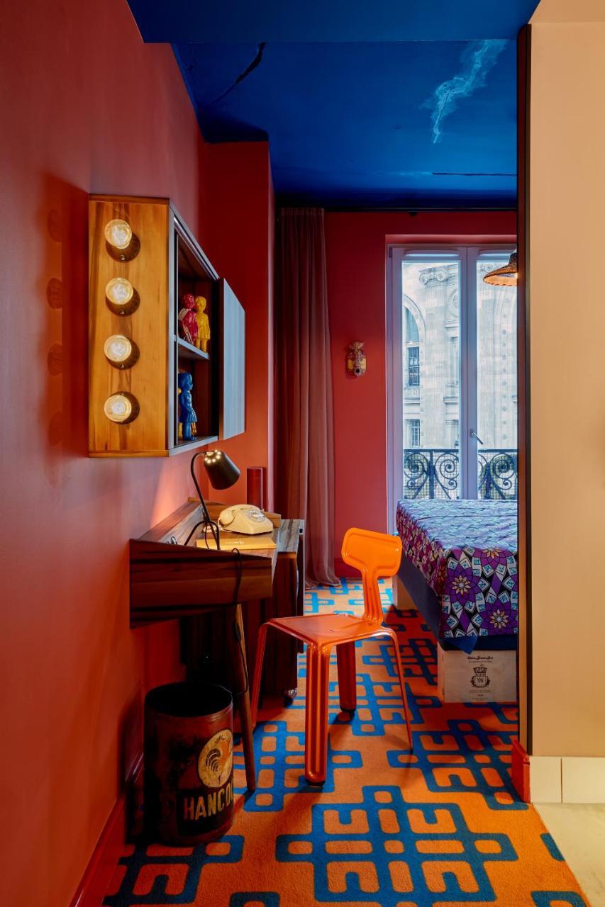 Medium Room Balcony Paris View