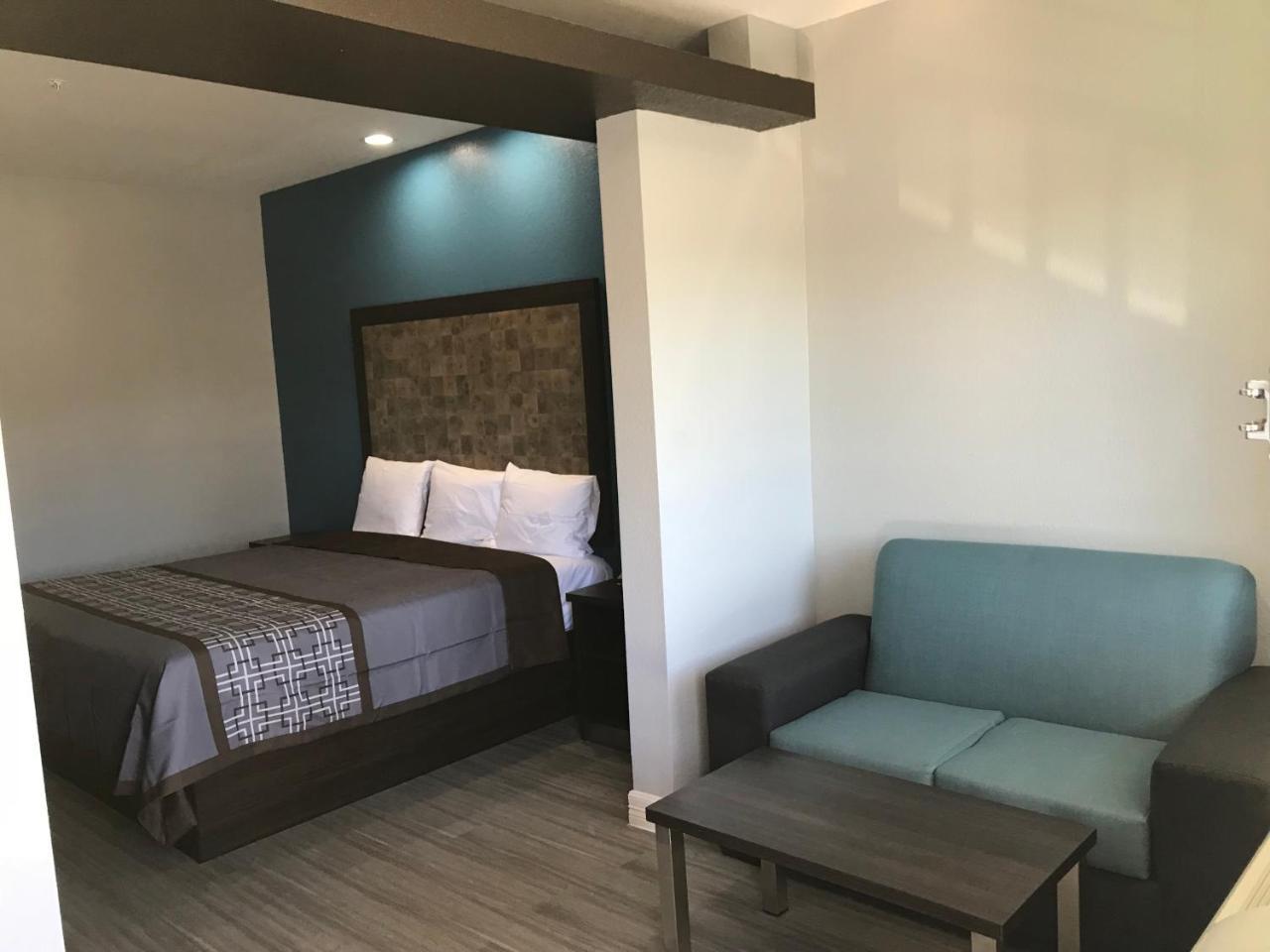 Deluxe King Suite