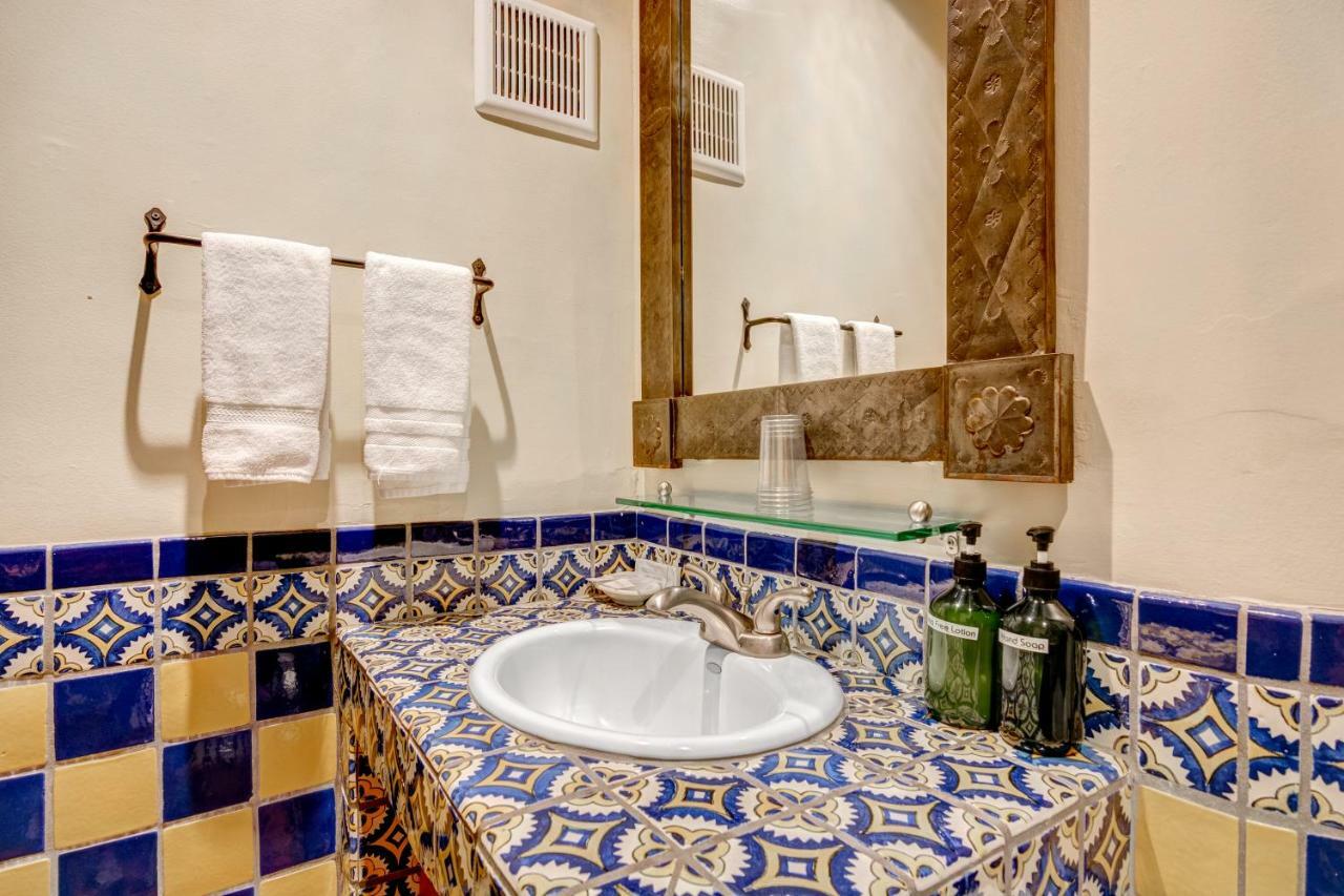 King Room Kitchenette Not Pet Friendly,785252181:JPEG