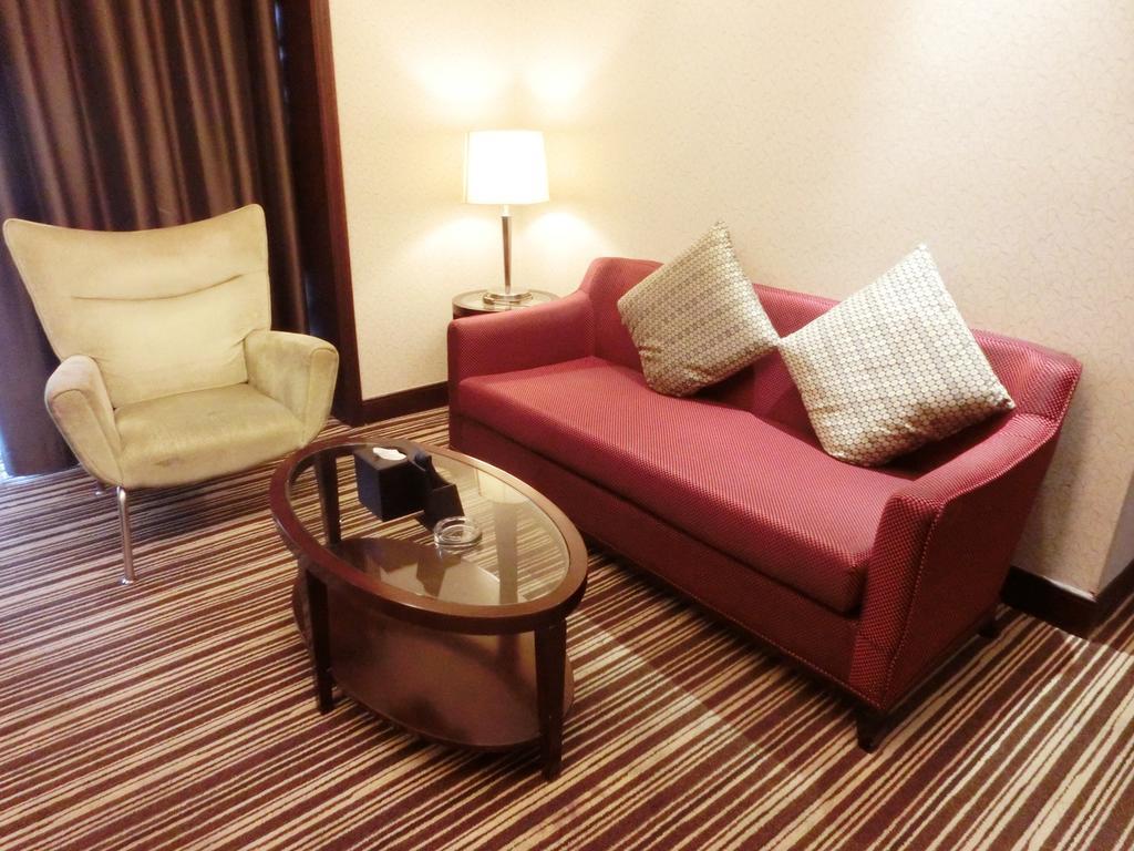 Executive Suite,1607661659:JPEG