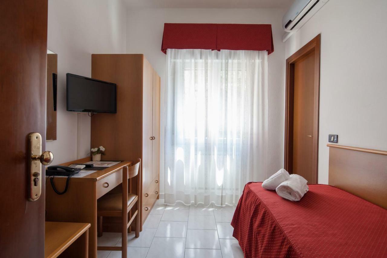 Single Room,817867817:JPEG