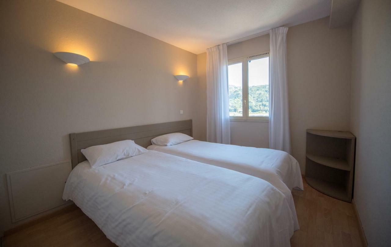 1 Bedroom Living Room Apartment