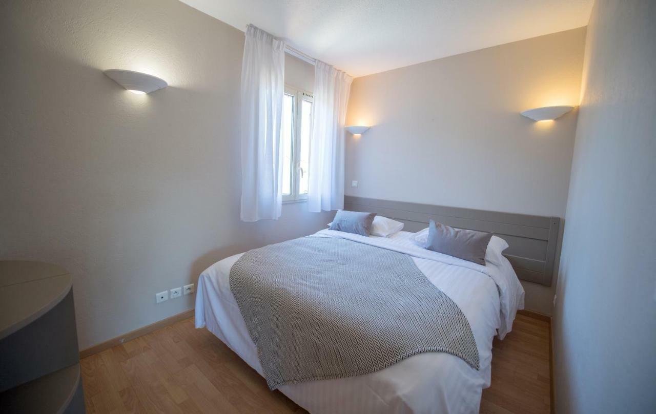 1 Bedroom Living Room Apartment