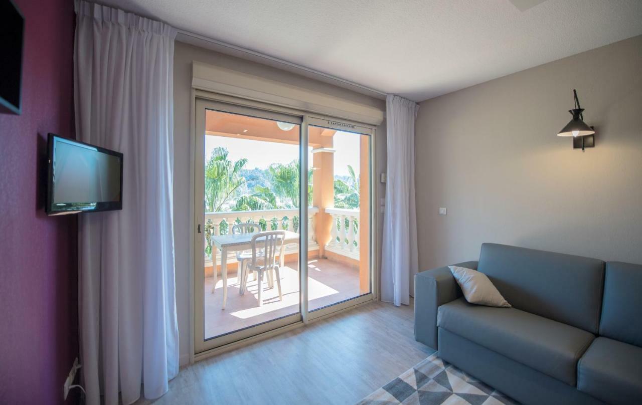 1 Bedroom Living Room Apartment