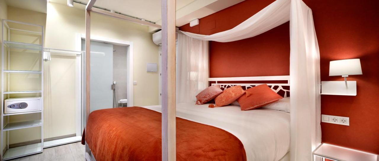 King Room with Roll-In Shower - Disability Access,950014561:JPEG
