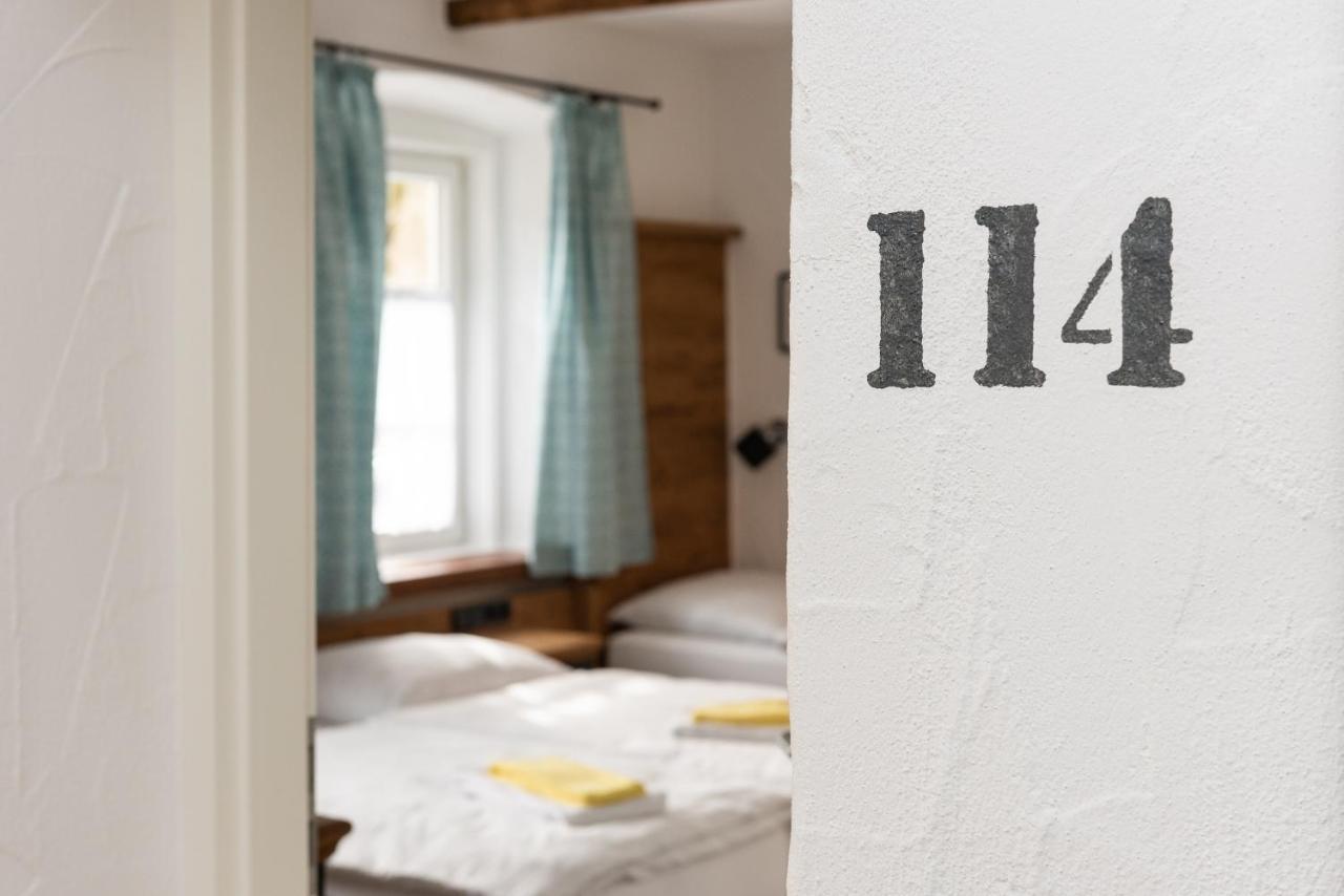 Dreibettzimmer mit Bad