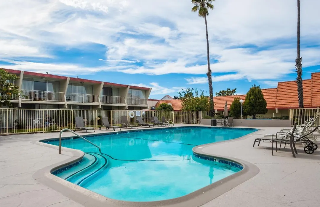 Travelodge By Wyndham Monterey Bay-1