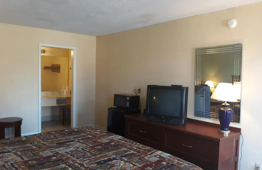Rest Inn - Extended Stay, I-40 Airport, Wedding & Event Center-1