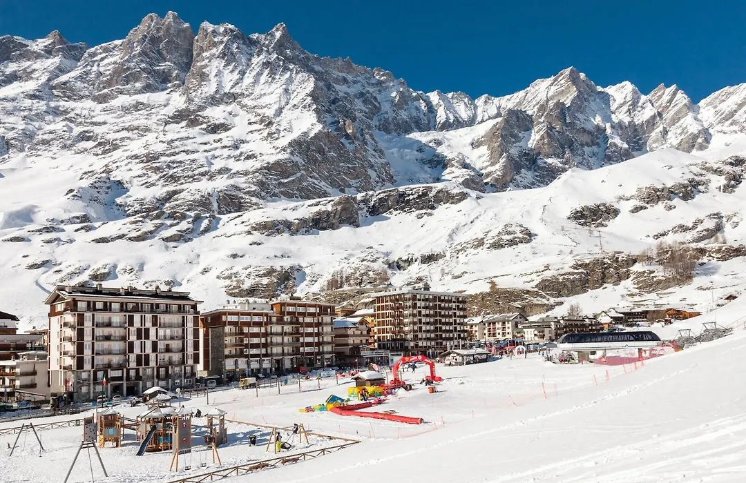 Chalet Matterhorn Francois - Central Alpine Chalet With Private Spa & Breakfast-1