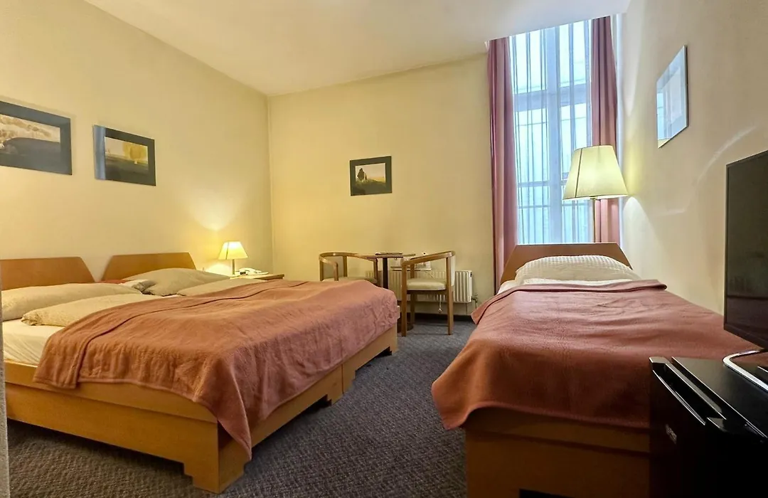 Very Central Apartments, 5 Min To City Center, No Reception-1
