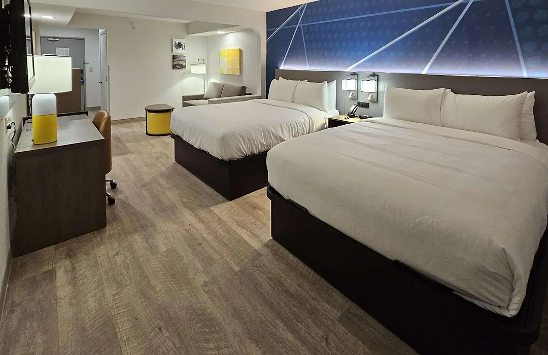 Comfort Inn & Suites Saint Louis Lafayette Square-1