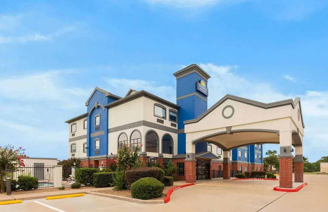 Days Inn & Suites By Wyndham Sam Houston Tollway-1