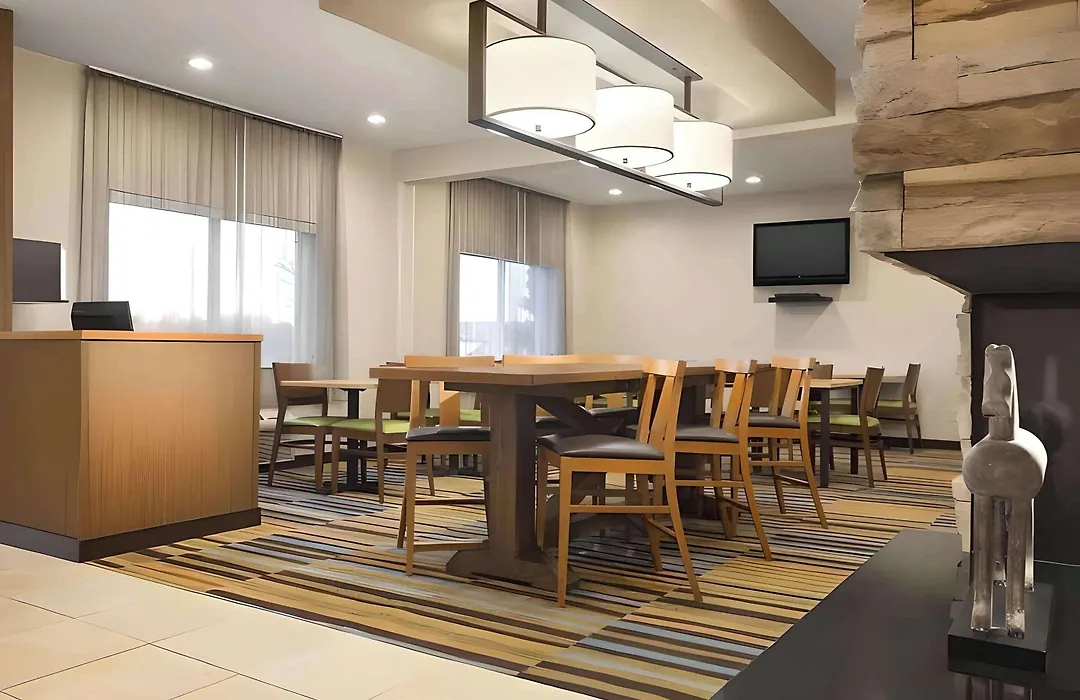Dubuque Inn And Suites-1