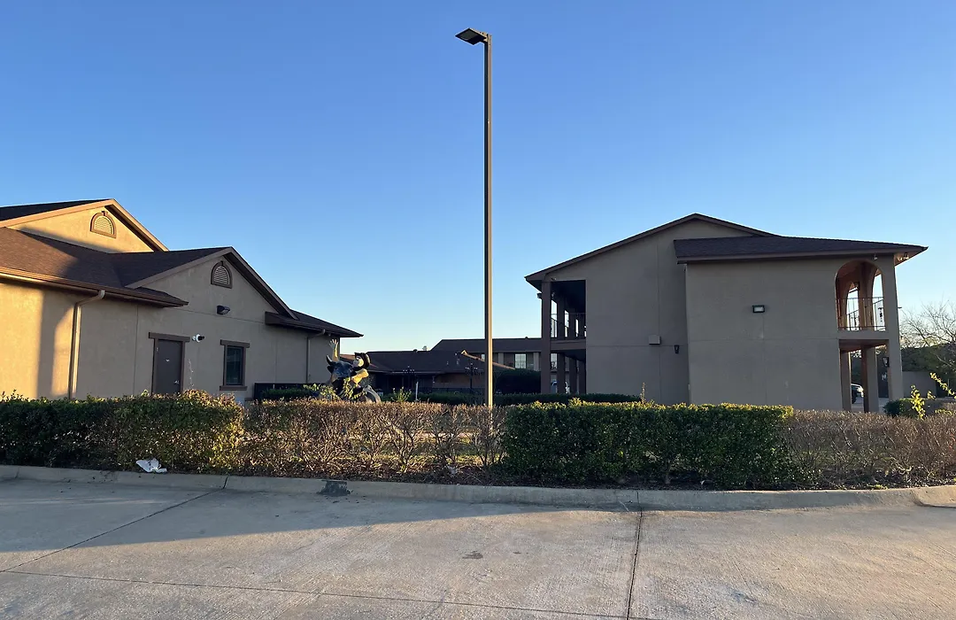 Red Roof Inn & Suites Sulphur Springs-1