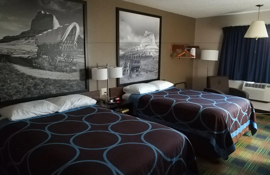 Super 8 By Wyndham Keokuk-1