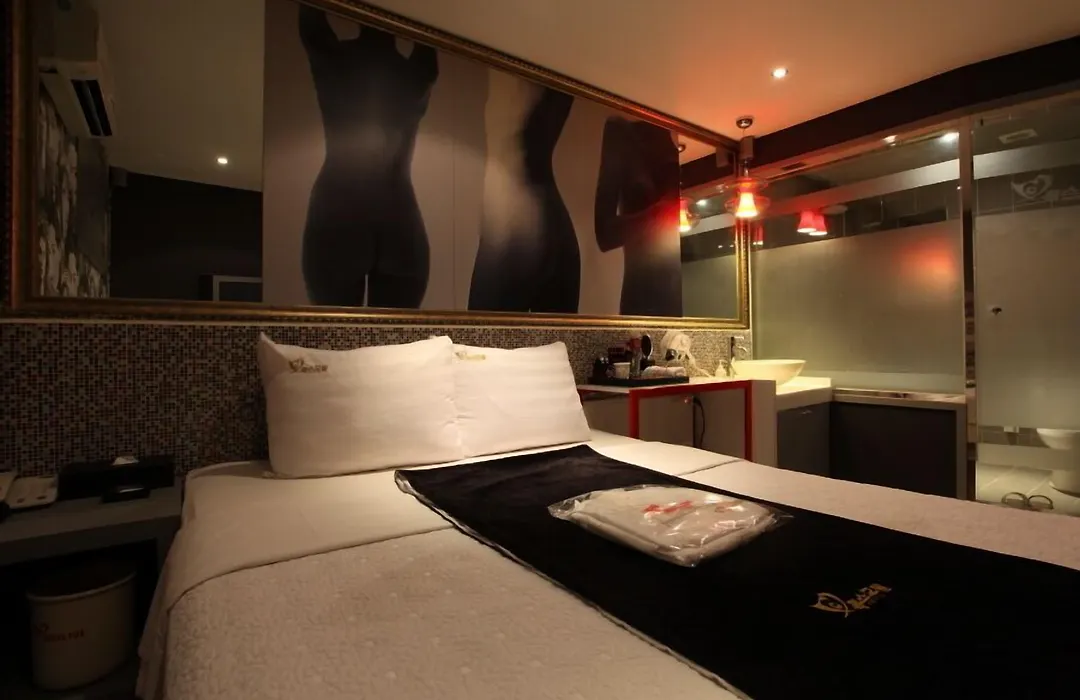 Fox Hotel-1