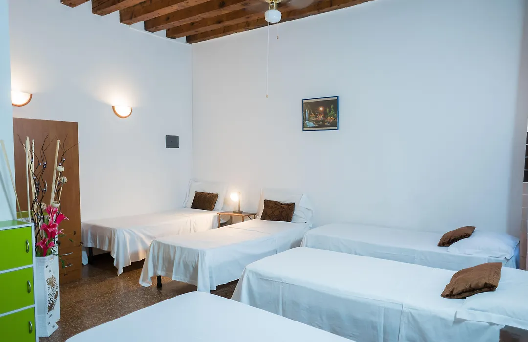 Backpackers House Venice-1